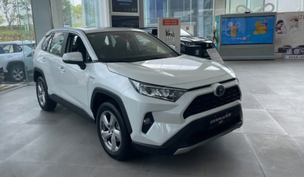 RAV4荣放的轮胎要保持多少的胎压 需要在2.3~2.5当中（保证使用效果）