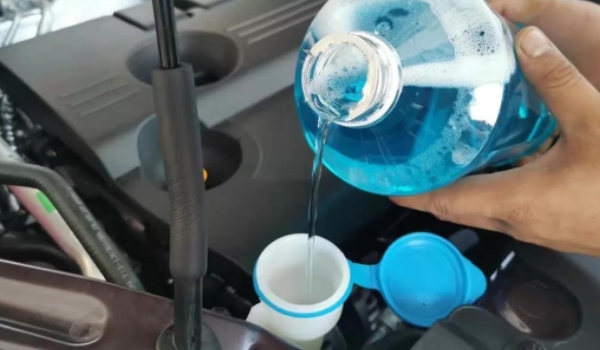 玻璃水的类型有几种 分为两种类型（防冻的类型和普通的类型）