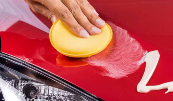 车漆如何进行保养 粘贴隐形车衣，定期的对车漆来进行打蜡