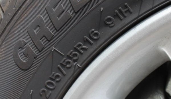 轮胎的型号什么时候使用 更换轮胎时来使用（保证车辆行驶安全）
