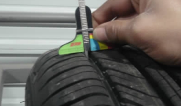 轮胎磨损数据如何判断 根据专用仪器来判断（及时进行更换使用）