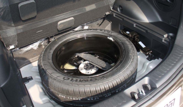 车辆的备胎为什么要检查 避免在使用时无法替换（保障车辆行驶安全）