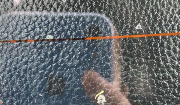 汽车后窗玻璃加热丝断了怎么办 可以进行修复（无法修复更换玻璃）