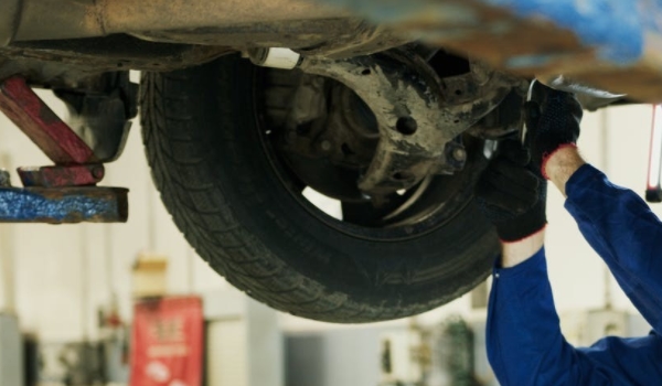 汽车维修是什么 对机动车辆出现的问题进行维修（保障车辆安全行驶）