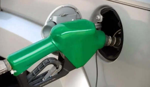 新能源汽车和燃油汽车哪个省钱