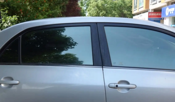车窗贴膜可以隔热防晒吗 可以起到防热防晒的作用（可以粘贴）