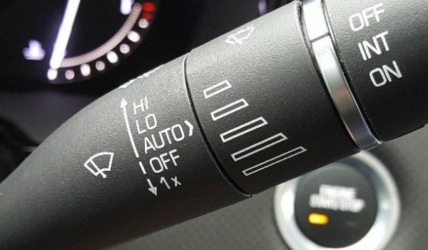 auto什么按键 是车辆的自动的相关功能（自动驻车，自动大灯，自动雨刷）