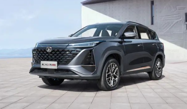 长安CS75PLUS蓝鲸版2022款 一款紧凑型SUV（生产厂商长安汽车）