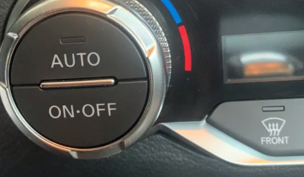 车上AUTO键是什么意思? 自动雨刷，自动空调，自动驻车（使用效果很不错）