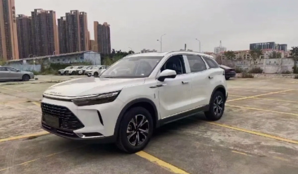 2023款北京X7图片及价格 23款新车售价11.99万元（1.5T动力强)