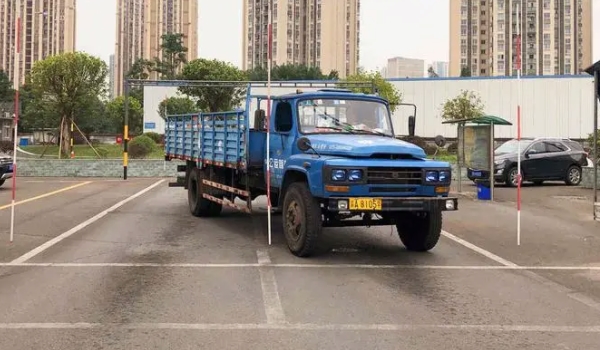 b2驾照可以开什么车 可以驾驶大型货车（按照准驾车型使用）