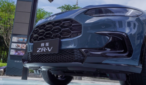 ZR-V 致在的油箱盖怎么打开 通过开关来进行操作（非常简单）