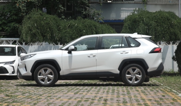 RAV4荣放的天窗冬天可以使用么 不建议使用（容易造成损坏）