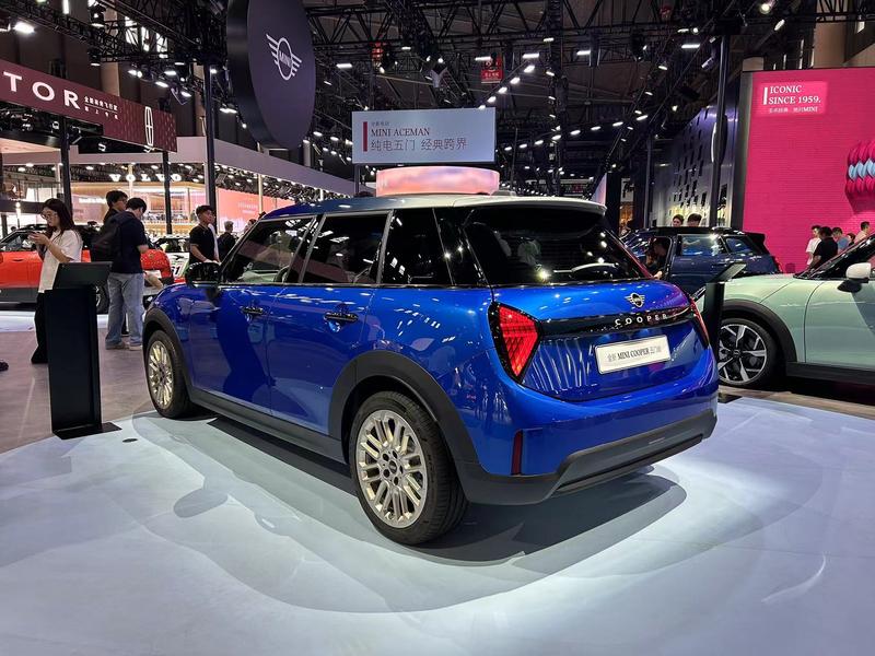 2024成都车展：全新MINI COOPER五门版亮相