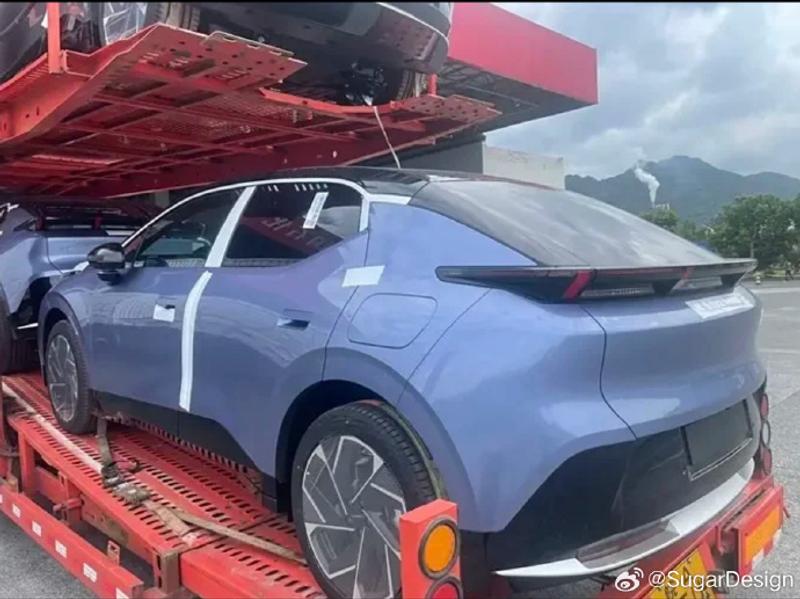 领克Z20谍照曝光 将于10月海外发布