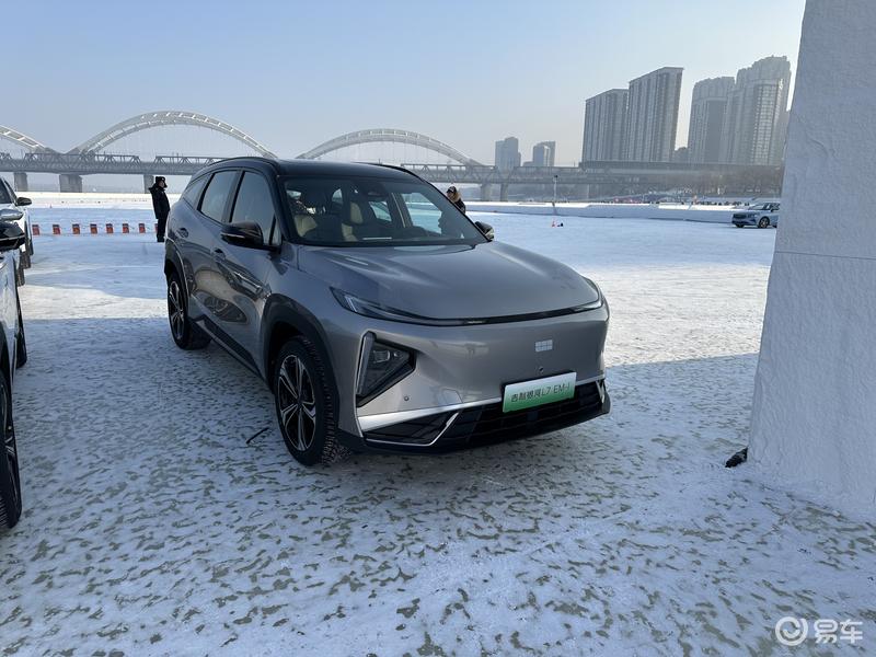 银河L7 EM-i实车亮相 搭载新1.5L雷神插电混动系统